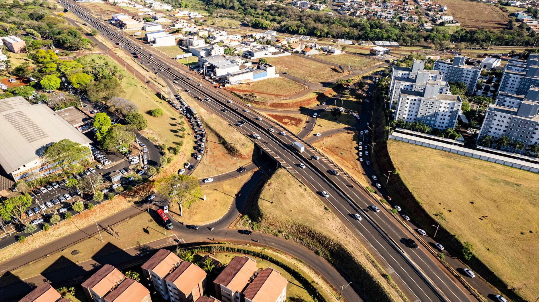 Fracción Comercial sobre Ruta en Luque, Central